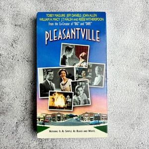 🌸$5 Pleasantville VHS Movie